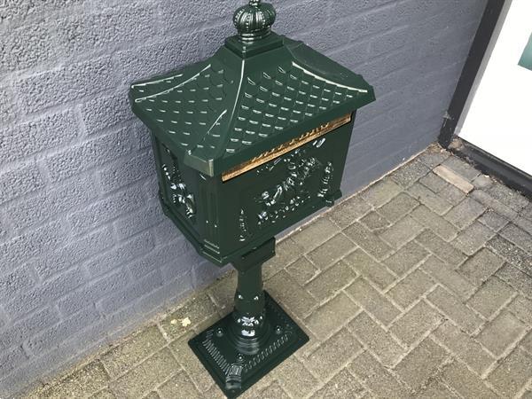 Grote foto staande brievenbus postbus groen engelse stijl tuin en terras tuindecoratie