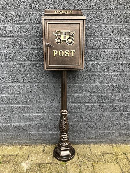 Grote foto staande brievenbus postbus brons kleur tuin en terras tuindecoratie