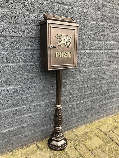 Grote foto staande brievenbus postbus brons kleur tuin en terras tuindecoratie