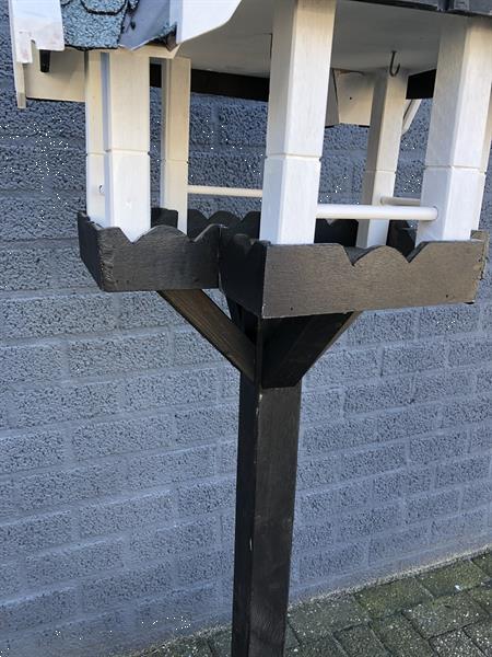 Grote foto een groot vogelhuis staande villa voor vogels tuin en terras tuindecoratie