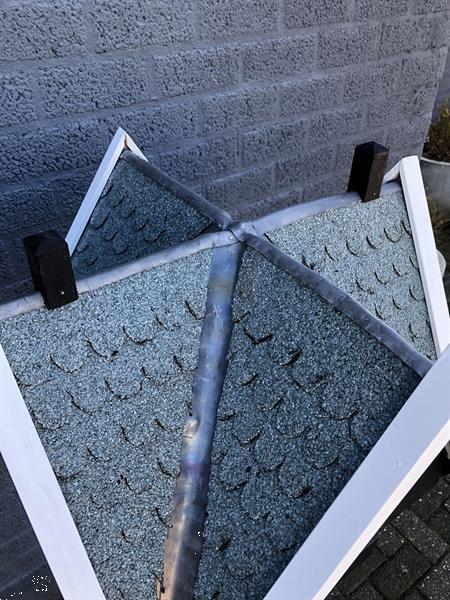 Grote foto een groot vogelhuis staande villa voor vogels tuin en terras tuindecoratie