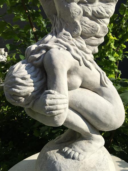 Grote foto groot engelenbeeld stenen tuinbeeld engel tuin en terras tuinbeelden en tuinkabouters