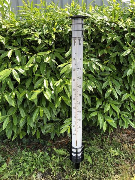 Grote foto grote temperatuur meter voor in de tuin tuin en terras tuindecoratie