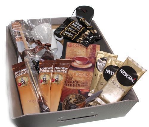 Grote foto koffie cadeau in koffie bakje diversen cadeautjes en bonnen