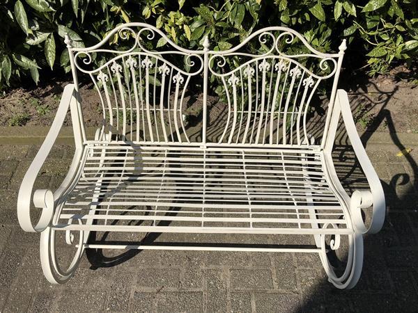 Grote foto prachtige vol smeedijzeren schommelbank tuin en terras tuindecoratie