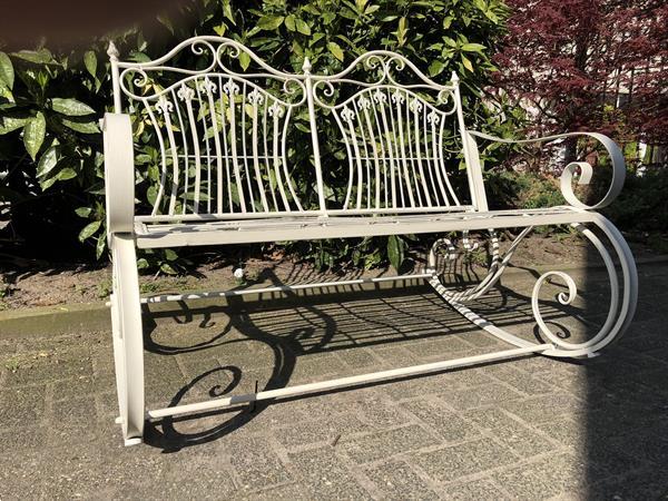 Grote foto prachtige vol smeedijzeren schommelbank tuin en terras tuindecoratie