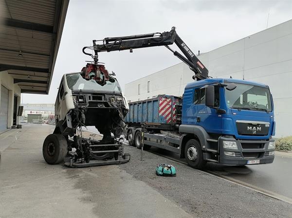 Grote foto opkoop van oud ijzer en autowrakken diensten en vakmensen metaalbewerking