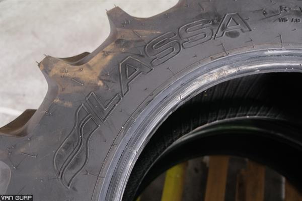 Grote foto band0055 lassa 280 85r24 11 2r24 tubeless ban19 agrarisch mechanisatie