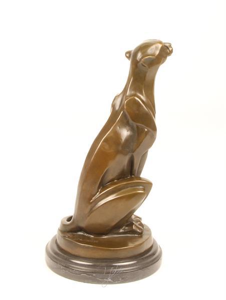 Grote foto een zittende jachtluipaard bronzen dierenbeeld antiek en kunst koper en brons
