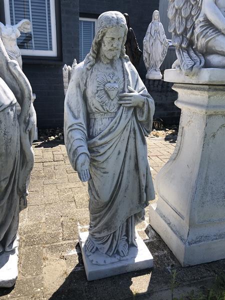Grote foto een groot tuinbeeld jezus steen heilig hart tuin en terras tuinbeelden en tuinkabouters