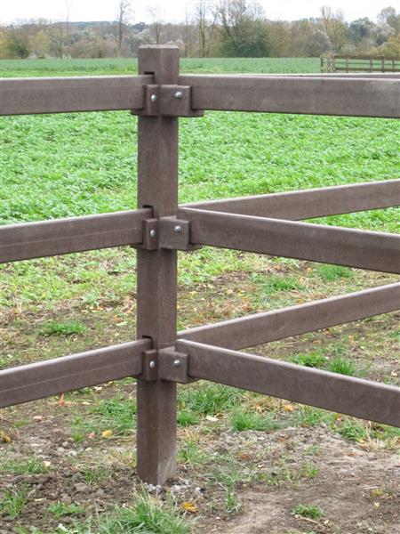 Grote foto kunststof palen dieren en toebehoren stalling en weidegang