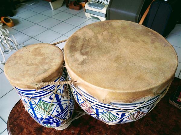 Grote foto bongo tibilat aardewerk muziek en instrumenten drumstellen en slagwerk