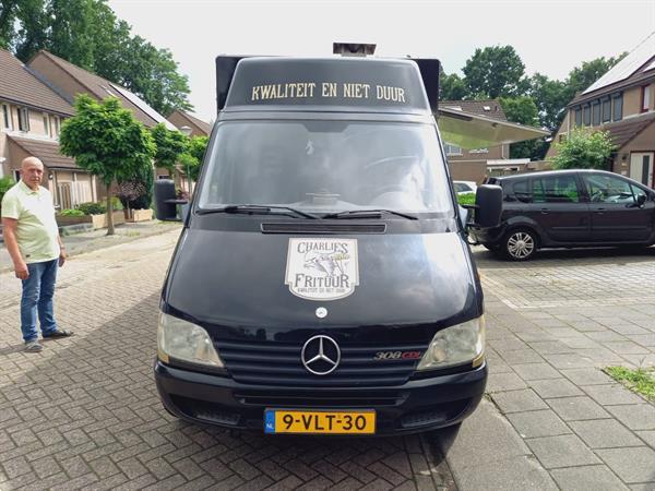 Grote foto frietwagen cateringwagen mercedes sprinter zakelijke goederen food