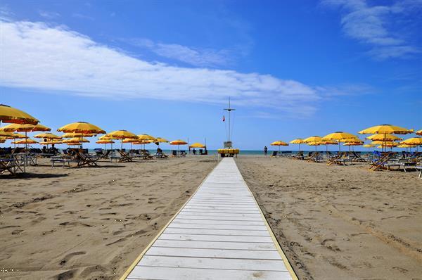 Grote foto stacaravans te huur aan zee toscane itali vakantie italie