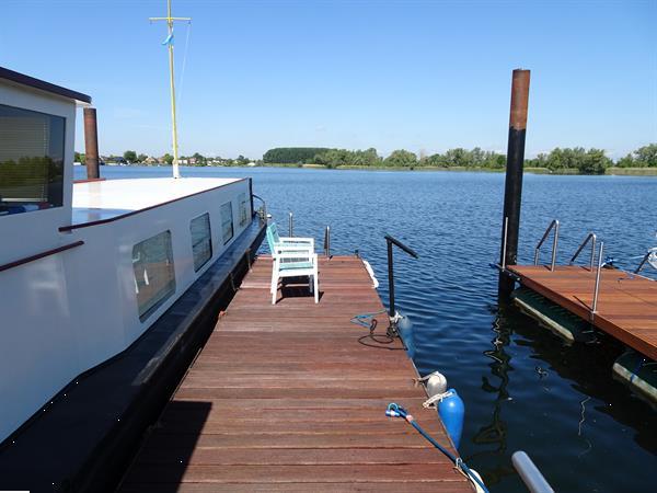 Grote foto recreatiewoonboot op eigen grond met eigen water. vakantie nederland zuid