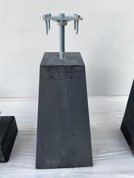 Grote foto betonpoeren en hardstenen sokkels uit voorraad tuin en terras veranda en overkappingen