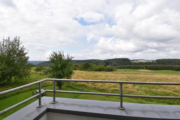 Grote foto vakantiehuis te koop aan een golfbaan. huizen en kamers vrijstaand