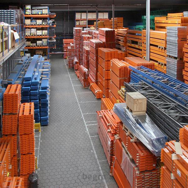 Grote foto gebruikte palletstelling liggers en frames zakelijke goederen magazijn stelling en opslag