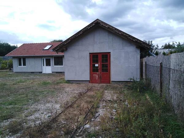 Grote foto ruim l vormig woonhuis in het midden van hongarije huizen en kamers nieuw europa