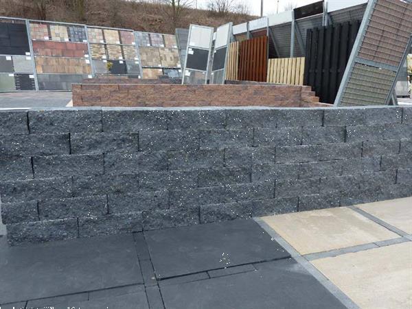 Grote foto stapelblokken geknipt vanaf 1 stuk tuin en terras sierstenen en rotsen