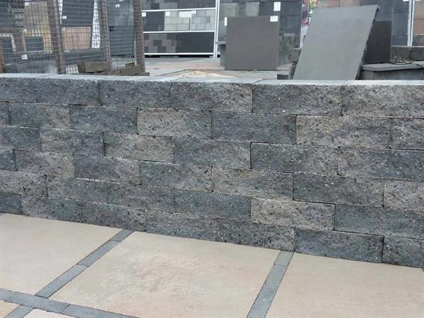 Grote foto stapelblokken geknipt vanaf 1 stuk tuin en terras sierstenen en rotsen
