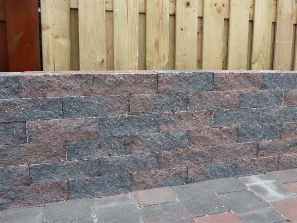 Grote foto stapelblokken geknipt vanaf 1 stuk tuin en terras sierstenen en rotsen