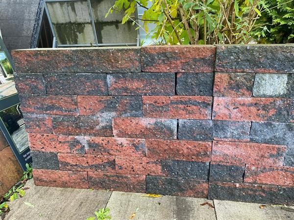 Grote foto stapelblokken geknipt vanaf 1 stuk tuin en terras sierstenen en rotsen