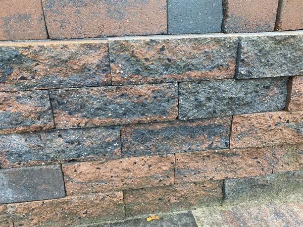 Grote foto stapelblokken geknipt vanaf 1 stuk tuin en terras sierstenen en rotsen