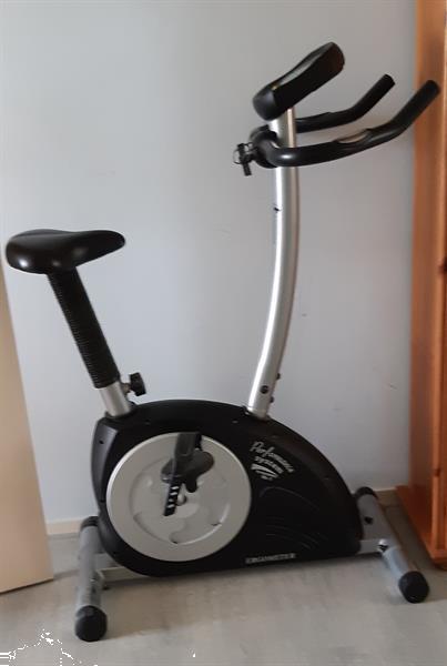 Grote foto een hometrainer een leuk cadeau voor sinterklaas sport en fitness fietsen en wielrennen