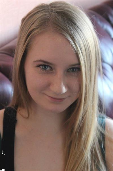 Grote foto is er iemand die mijn oproep aanspreekt contacten en berichten vrouw zoekt man