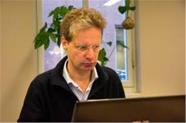 Grote foto 2 x bram hulzebos als een mans hand fragmenten boeken gedichten en po zie