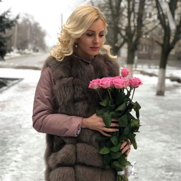 Grote foto toe aan iets nieuws contacten en berichten vrouw zoekt man