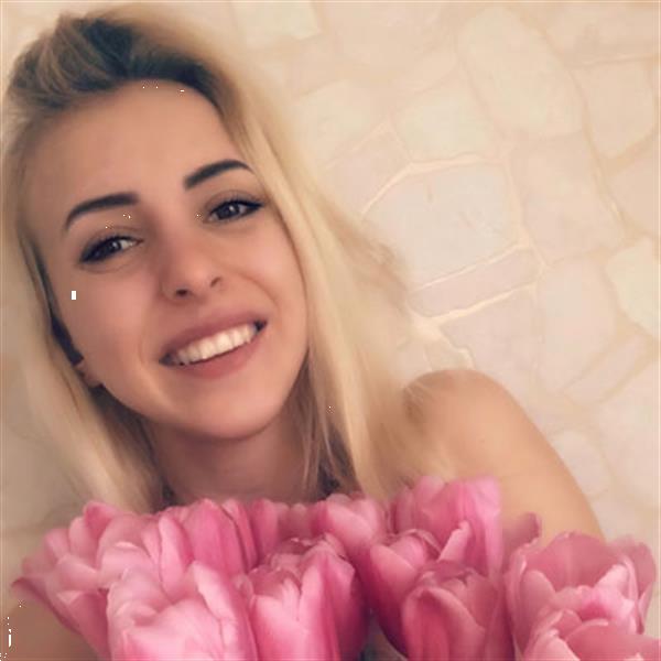 Grote foto toe aan iets nieuws contacten en berichten vrouw zoekt man
