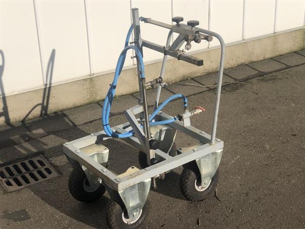 Grote foto empas spuitboom met wielen agrarisch onkruidbestrijding