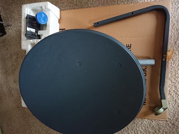 Grote foto schotelantenne telecommunicatie satellietontvangers