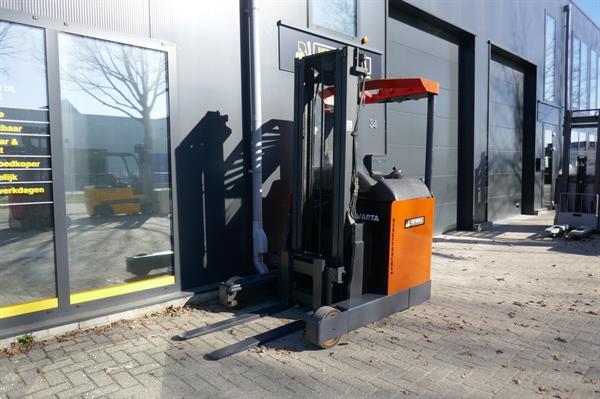 Grote foto vs 20684 elektrische reachtruck bt 5400mm 1400kg sideshift doe het zelf en verbouw hefwerktuigen