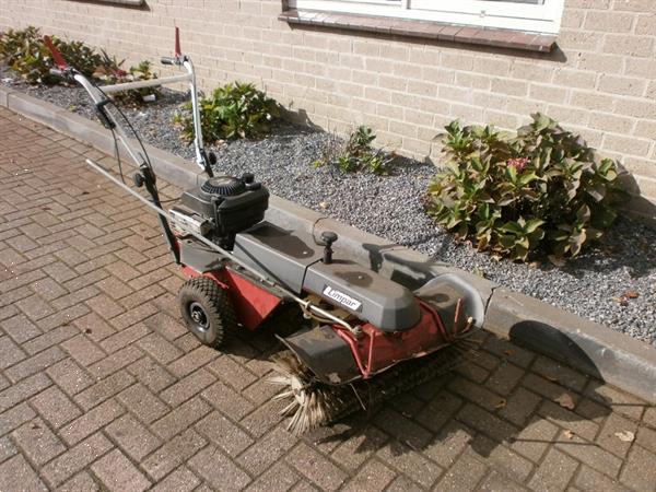 Grote foto veegmachine limpar 80 benzine agrarisch veegmachines