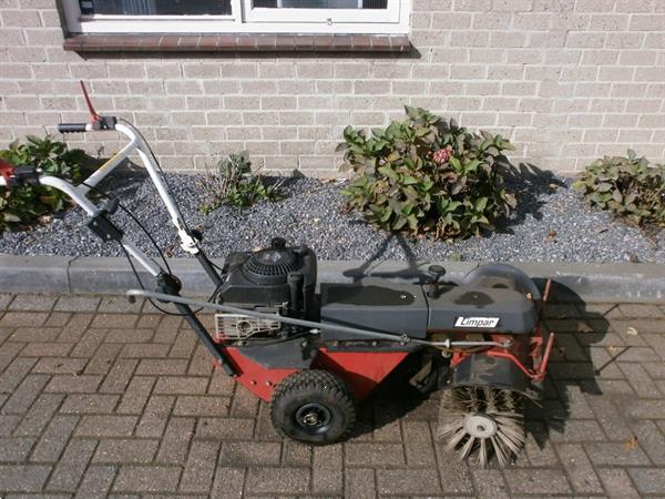 Grote foto veegmachine limpar 80 benzine agrarisch veegmachines