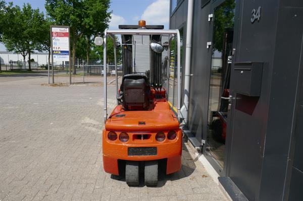 Grote foto vs 20696 elektrische triplex heftruck cesab sideshift freelift agrarisch heftrucks