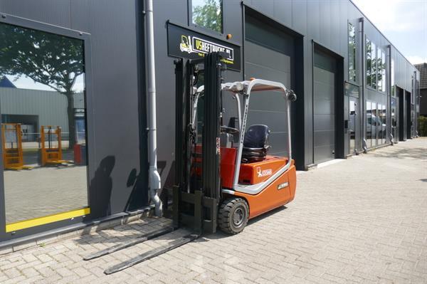 Grote foto vs 20696 elektrische triplex heftruck cesab sideshift freelift agrarisch heftrucks