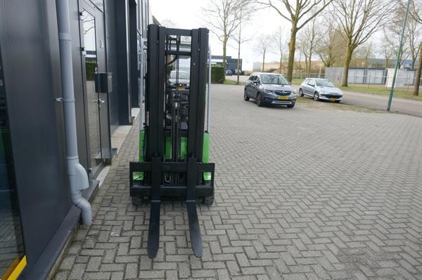 Grote foto vs 20697 elektrische triplex stapelaar cesab sideshift freelift agrarisch heftrucks