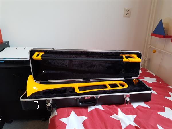 Grote foto jiggs p bone fiber glass kunststof trombone. muziek en instrumenten trombones