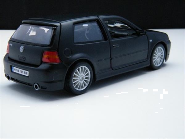 Grote foto schaal model auto volkswagen golf 4 r32 1 24 hobby en vrije tijd 1 24