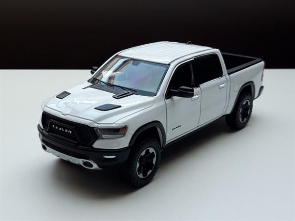Grote foto modelauto dodge ram crew cab wit 19 cm lang hobby en vrije tijd 1 24