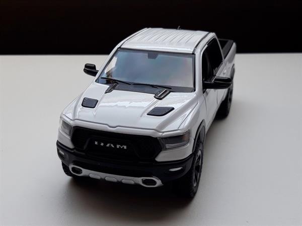 Grote foto modelauto dodge ram crew cab 2019 19 cm lang hobby en vrije tijd 1 24