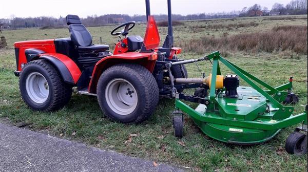 Grote foto opruiming van diverse maaidekken en klepelmaaiers en frezen en vegers agrarisch algemeen