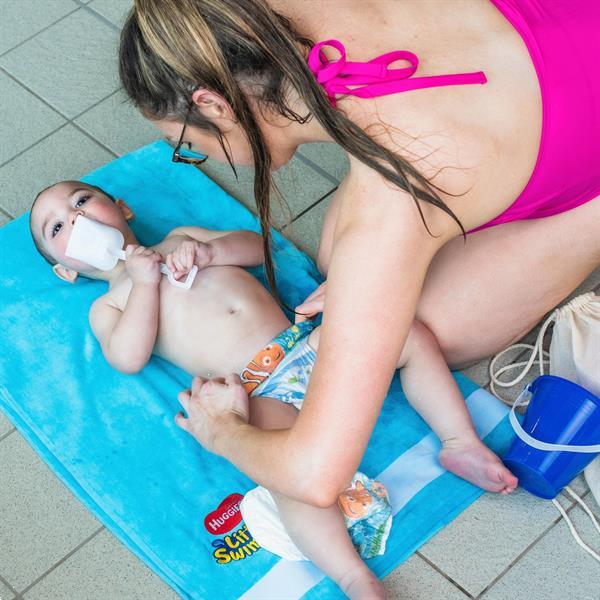 Grote foto huggies little swimmers maat 3 4 7 15kg 12 stuks kinderen en baby dekens en slaapzakjes