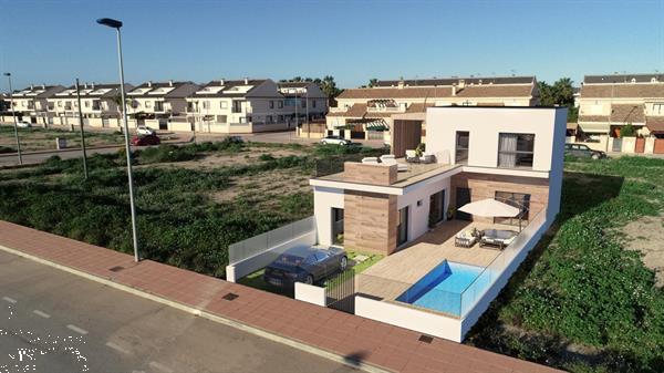 Grote foto ref pco21 villa op n of twee verdiepingen huizen en kamers nieuw europa
