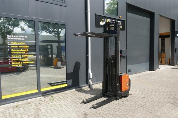 Grote foto vs 20786 elektrische stapelaar bt 3700mm freelift doe het zelf en verbouw hefwerktuigen