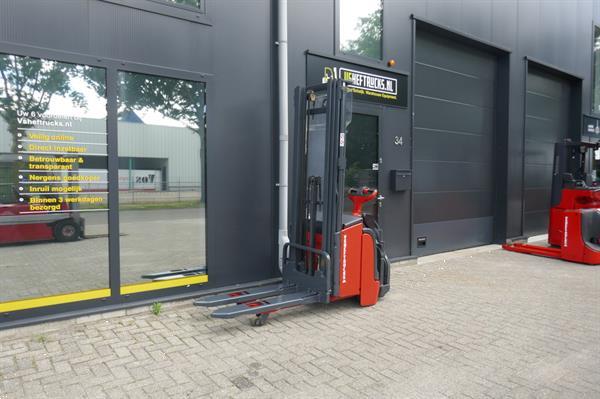 Grote foto vs 20819 elektrische triplex stapelaar linde 5.316mm initiele lift doe het zelf en verbouw hefwerktuigen